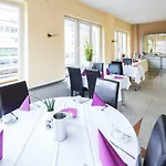 Central Hotel מלון