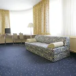 Central Hotel מלון 3*