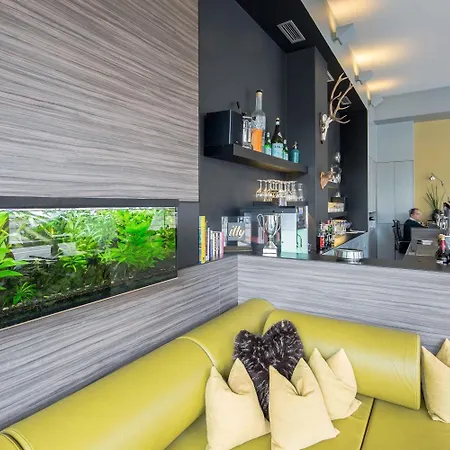 فندق Central Hotel 3*