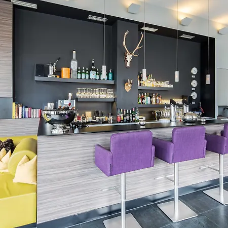 Central Hotel מלון 3*