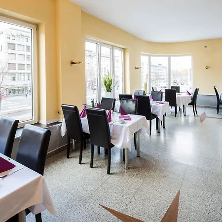 מלון Central Hotel