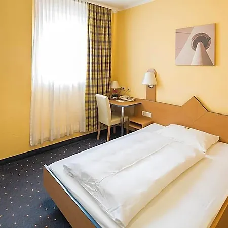 מלון Central Hotel 3*