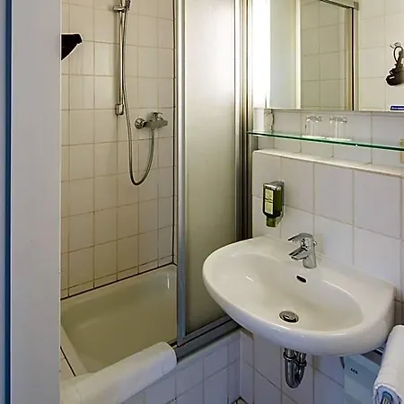 Central Hotel 3*