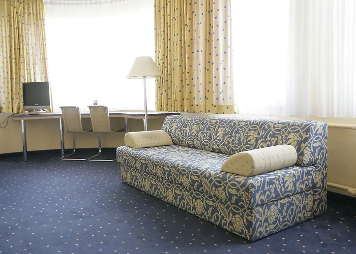 Central Hotel فندق 3*